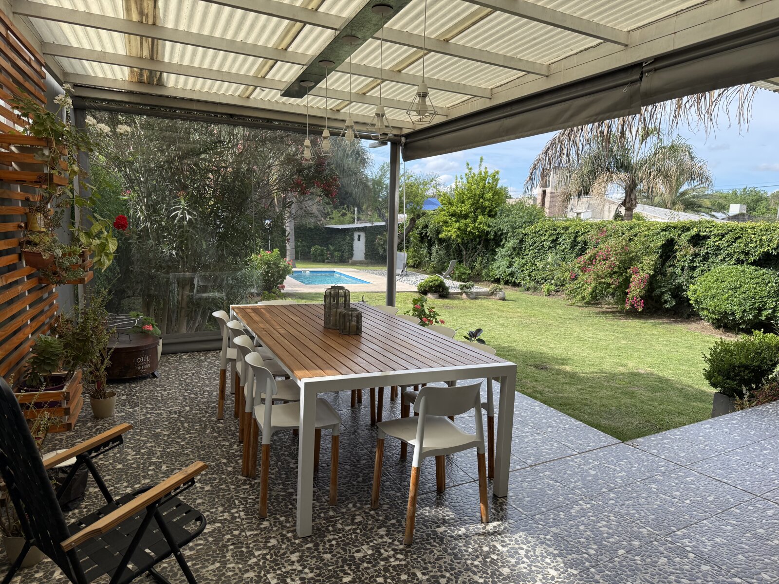 Casa con gran parque y pileta en Villa Rivera Indarte- 4 dorm, 3 baños, cochera techada - 43