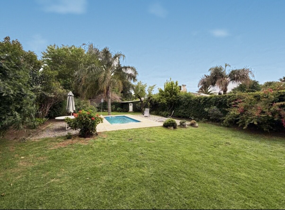 Casa con gran parque y pileta en Villa Rivera Indarte- 4 dorm, 3 baños, cochera techada - Imagen 20