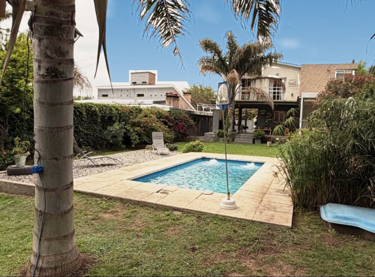 Casa con gran parque y pileta en Villa Rivera Indarte- 4 dorm, 3 baños, cochera techada - Imagen 16