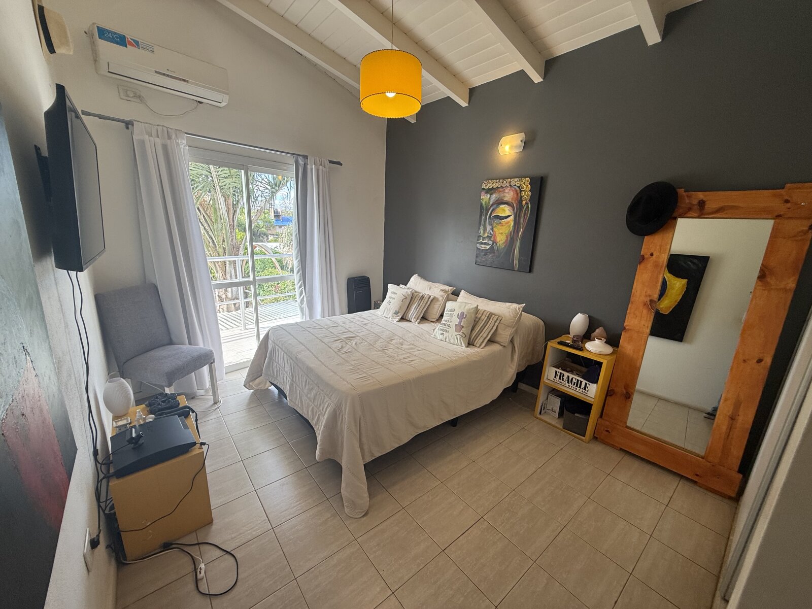 Casa con gran parque y pileta en Villa Rivera Indarte- 4 dorm, 3 baños, cochera techada - 29