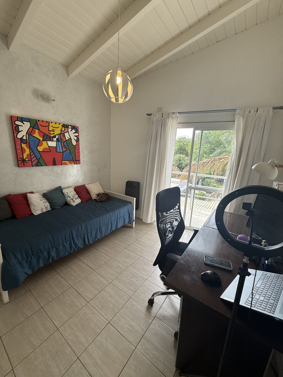 Casa con gran parque y pileta en Villa Rivera Indarte- 4 dorm, 3 baños, cochera techada - 24