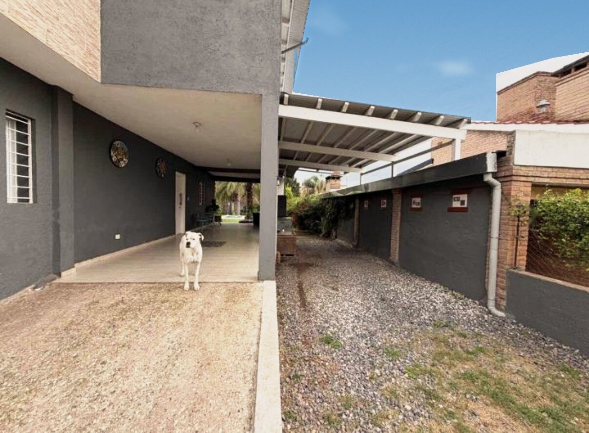 Casa con gran parque y pileta en Villa Rivera Indarte- 4 dorm, 3 baños, cochera techada - Imagen 11