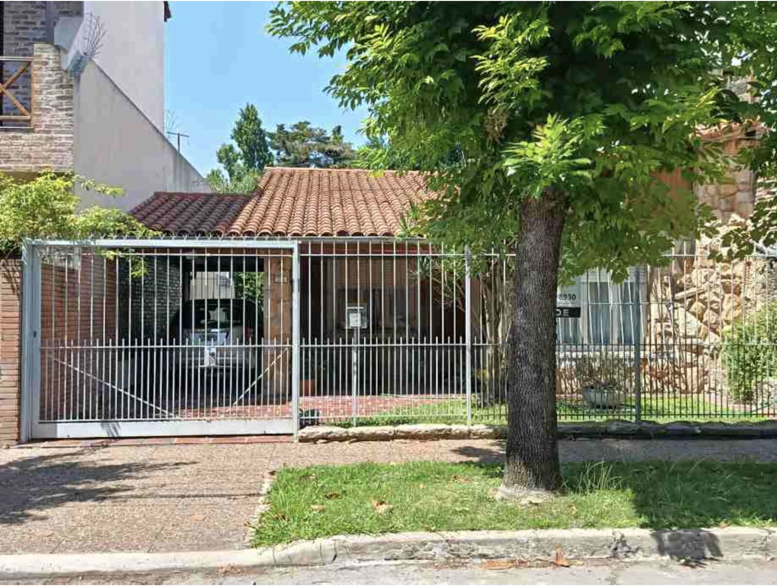Casa 4 ambientes con pileta y parrilla en venta en Castelar Sur