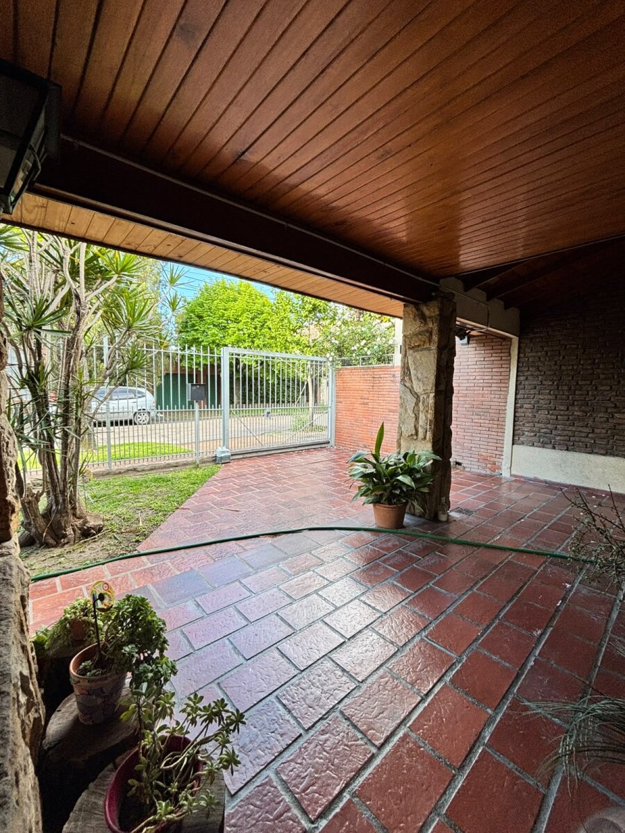 Casa 4 ambientes con pileta y parrilla en venta en Castelar Sur — foto 7