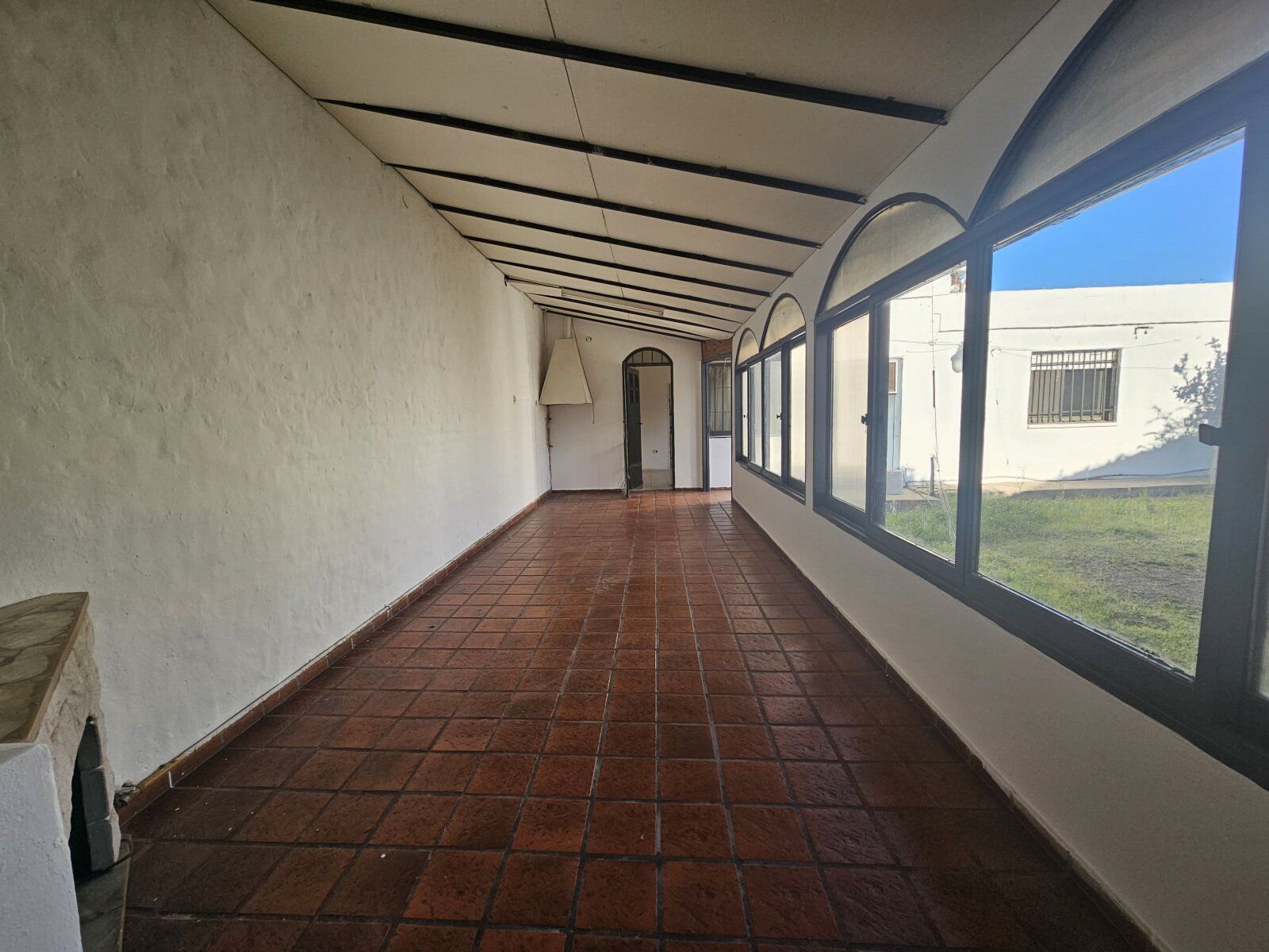 Casa amplia y con patio en Parque Capital - Imagen 3