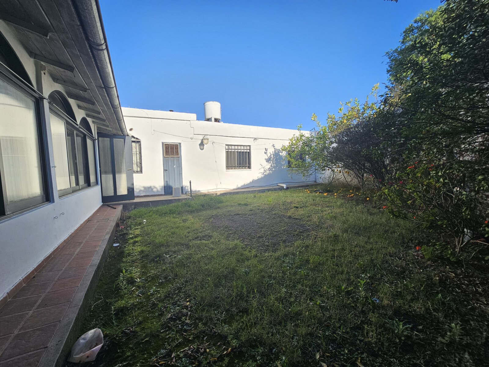 Casa amplia y con patio en Parque Capital - Imagen 2