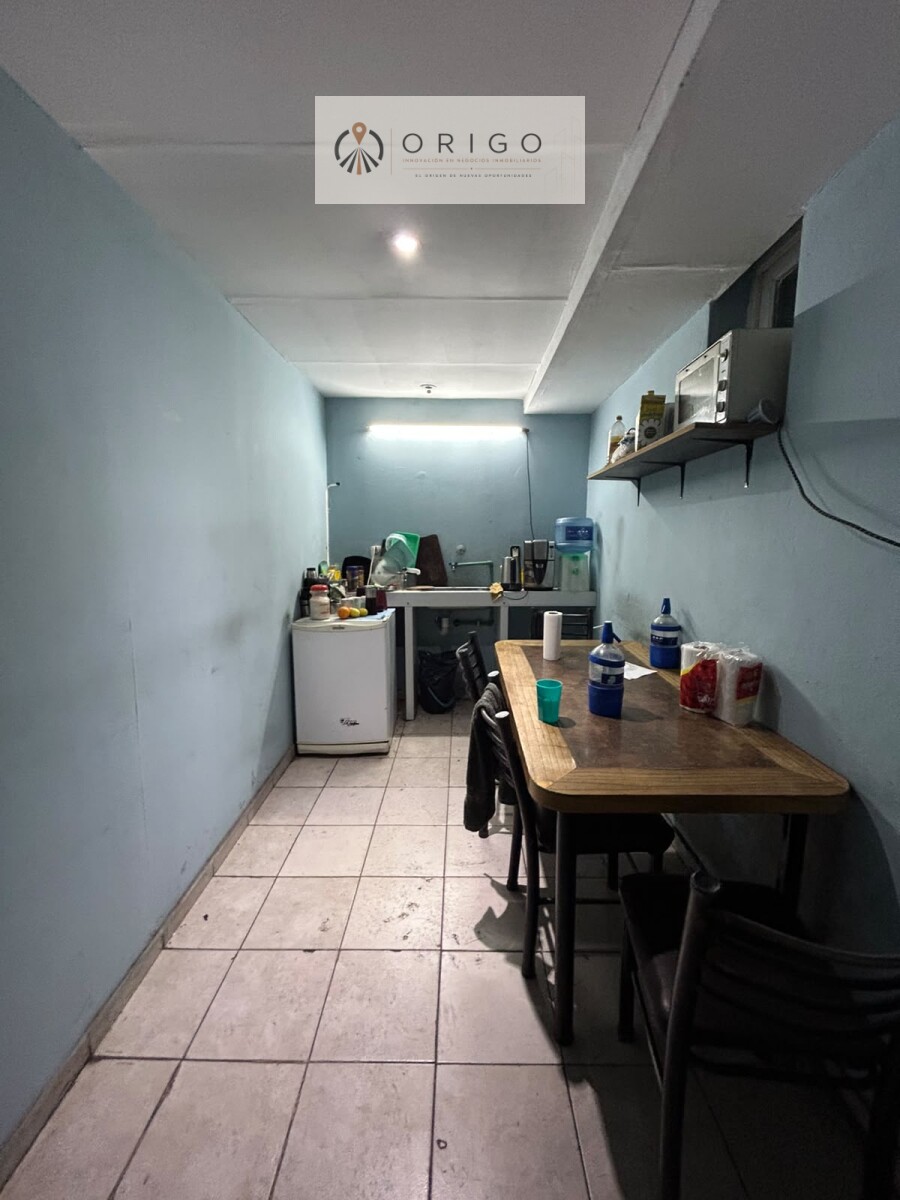 GALPON CON OFICINAS EN GUAYMALLEN - 12