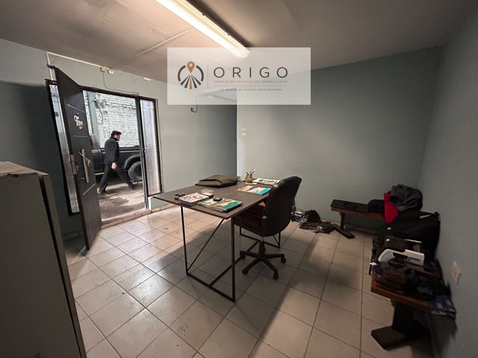 GALPON CON OFICINAS EN GUAYMALLEN - 8