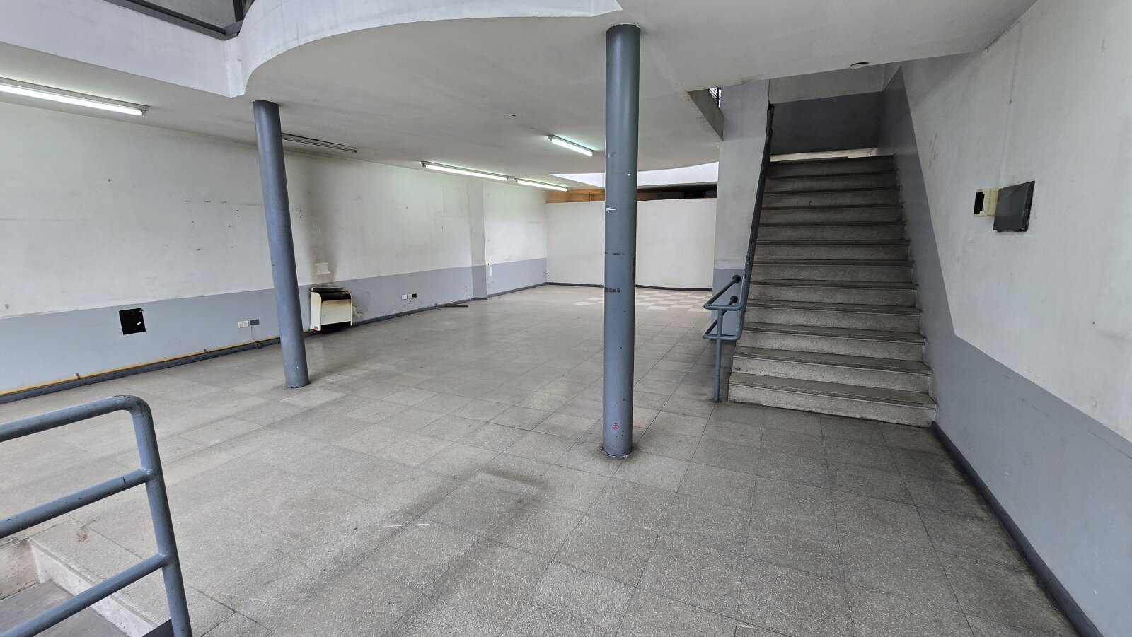 ALQUILER LOCAL DE 400 m² QUILMES CENTRO - 3