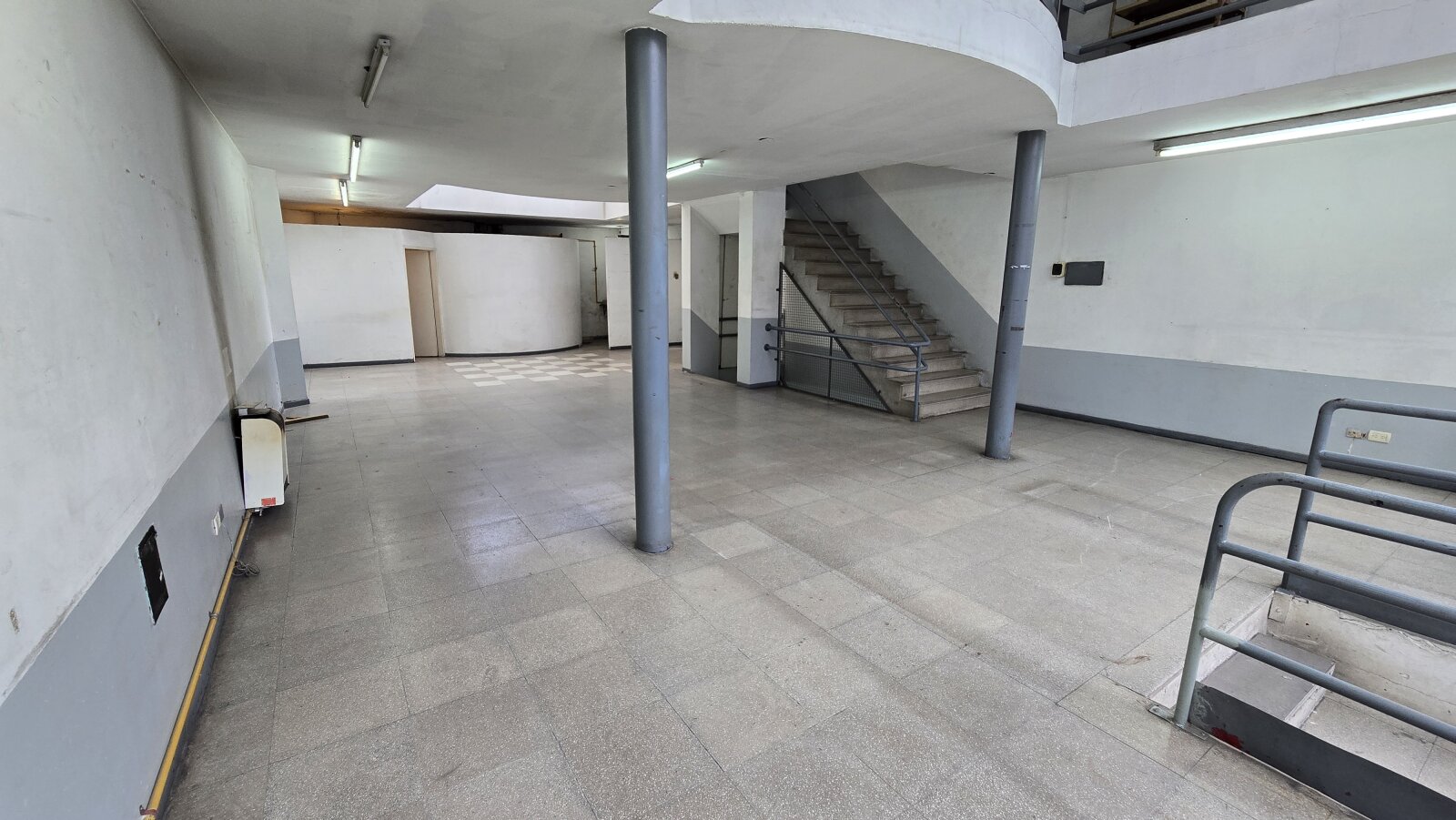 ALQUILER LOCAL DE 400 m² QUILMES CENTRO - 4