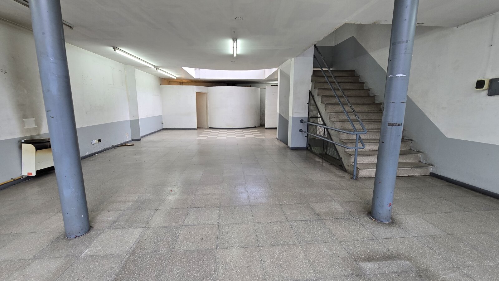 ALQUILER LOCAL DE 400 m² QUILMES CENTRO - 2