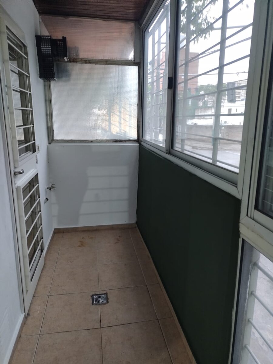 1 DORMITORIO CON BALCÓN Y PATIO — foto 3