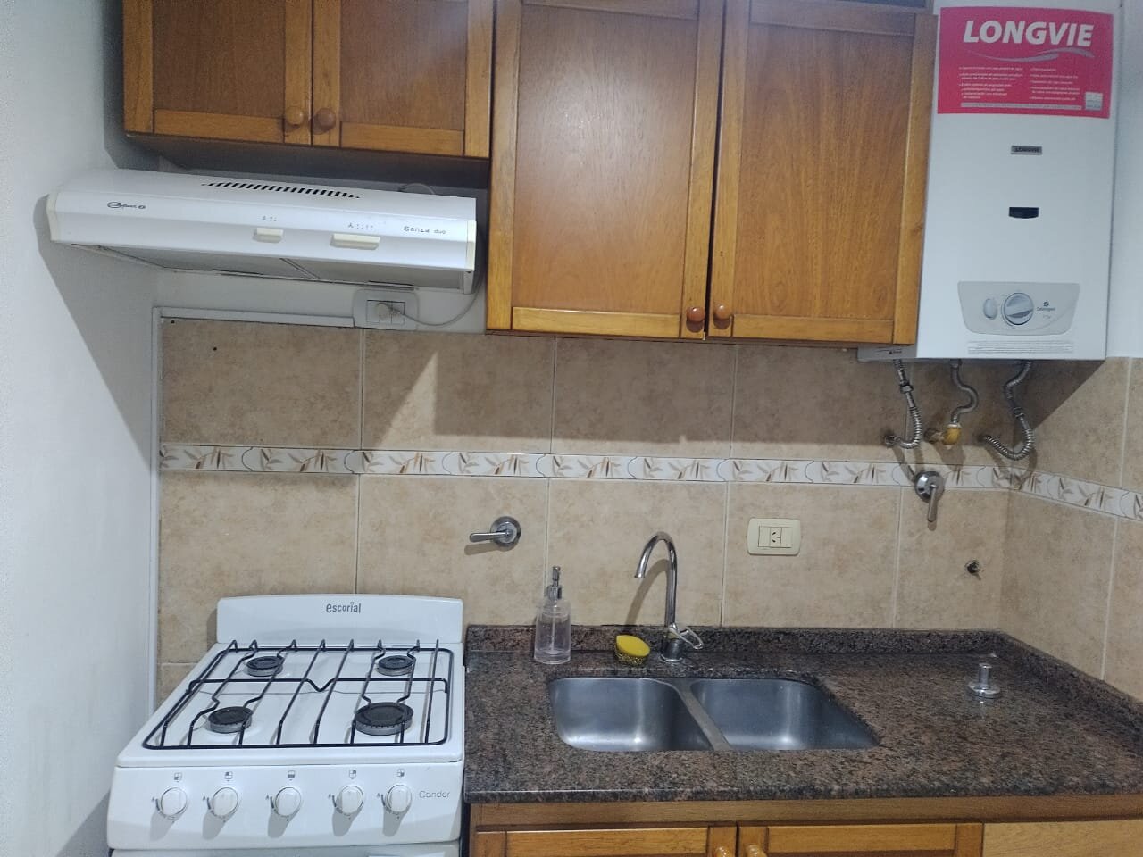 1 DORMITORIO CON BALCÓN Y PATIO — foto 2