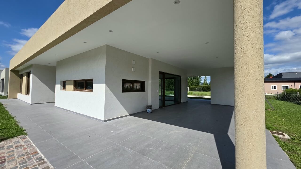 Casa en venta a estrenar en Fincas del Alba, Canning - 4 ambientes con pileta - Apta crédito — foto 2