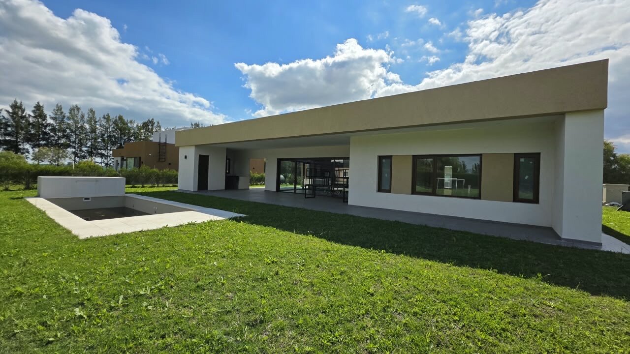 Casa en venta a estrenar en Fincas del Alba, Canning - 4 ambientes con pileta - Apta crédito - 18