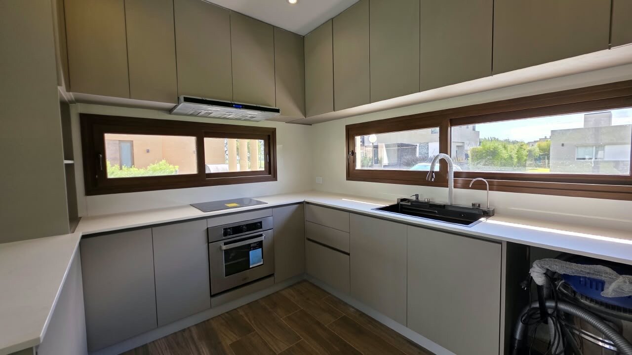 Casa en venta a estrenar en Fincas del Alba, Canning - 4 ambientes con pileta - Apta crédito - 27