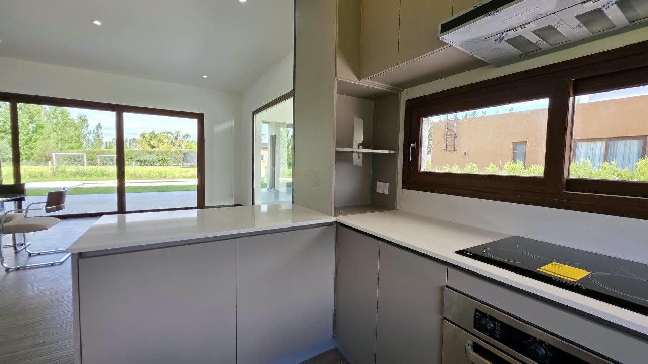 Casa en venta a estrenar en Fincas del Alba, Canning - 4 ambientes con pileta - Apta crédito - 30