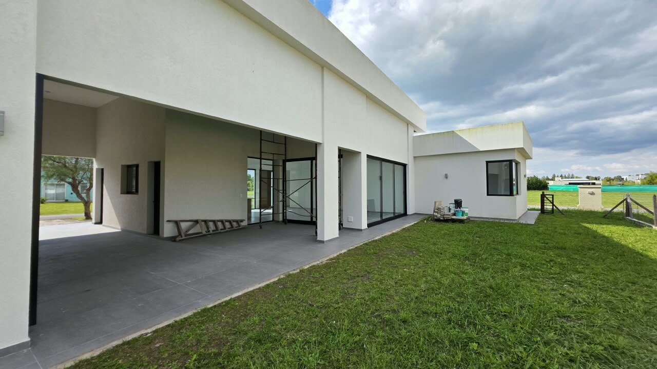 Casa a estrenar en Fincas del Alba, Canning - 4 ambientes, lote de 800 m² con pileta — foto 3