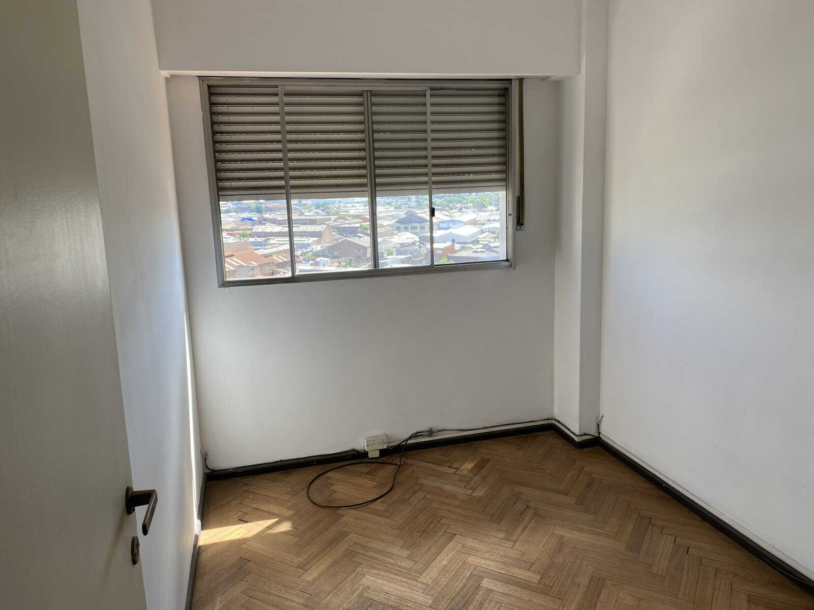 Venta de Departamento 3 ambientes zona avellaneda Centro, contrafrente muy luminoso. Con Locación. — foto 8