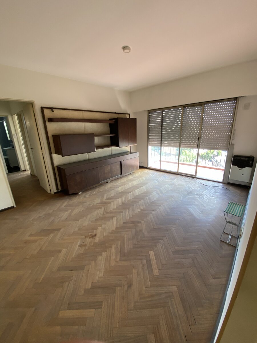 Venta de Departamento 3 ambientes zona avellaneda Centro, contrafrente muy luminoso. Con Locación. — foto 3