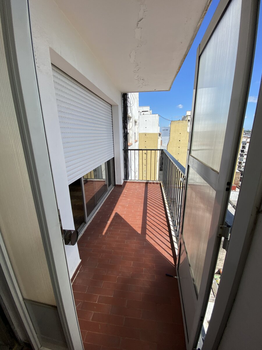 Venta de Departamento 3 ambientes zona avellaneda Centro, contrafrente muy luminoso. Con Locación. — foto 11