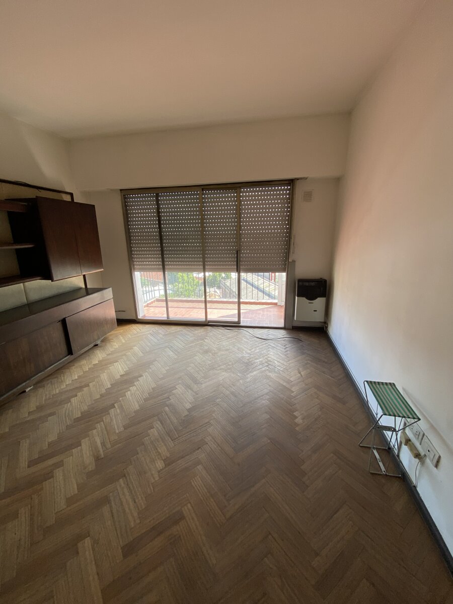 Venta de Departamento 3 ambientes zona avellaneda Centro, contrafrente muy luminoso. Con Locación. — foto 4