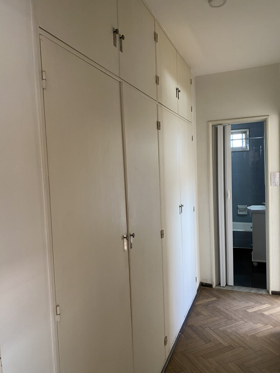 Venta de Departamento 3 ambientes zona avellaneda Centro, contrafrente muy luminoso. Con Locación. — foto 5