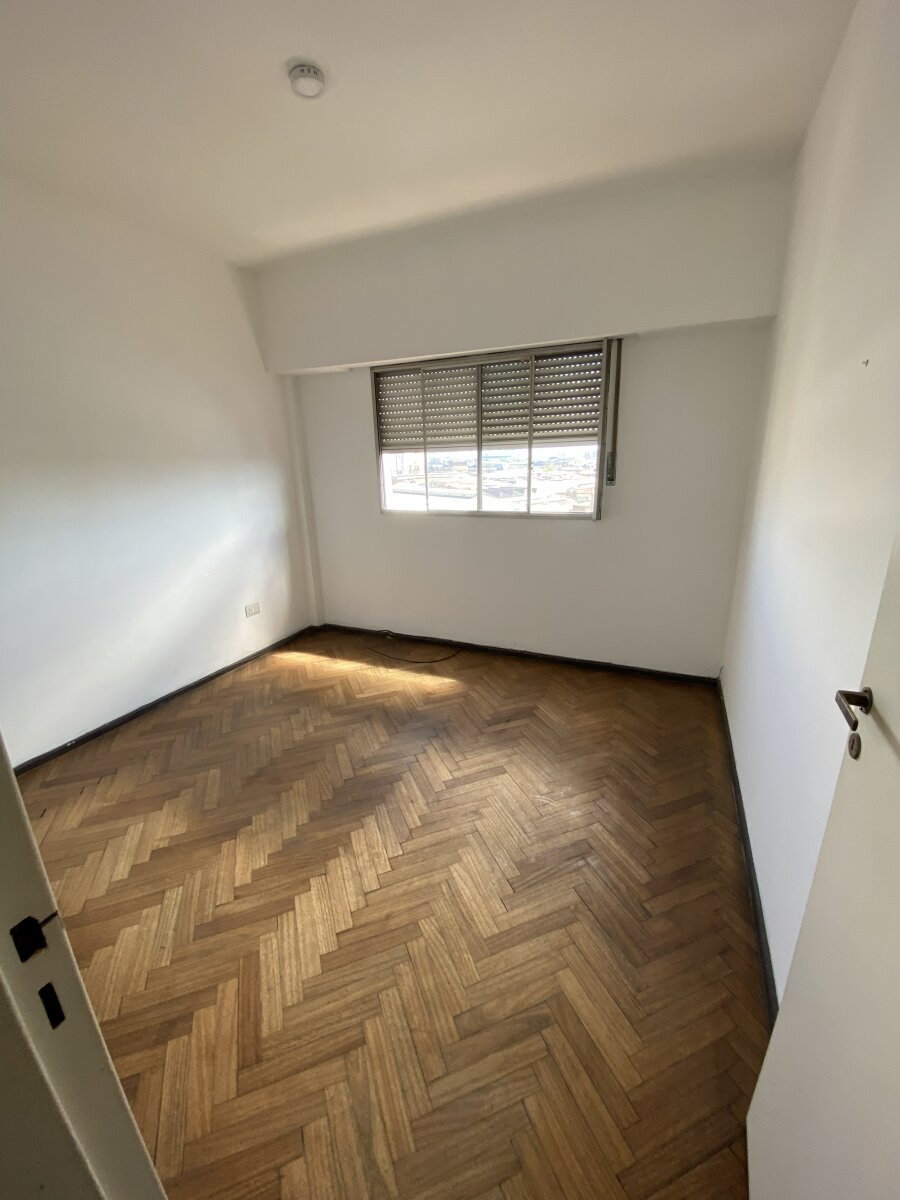 Venta de Departamento 3 ambientes zona avellaneda Centro, contrafrente muy luminoso. Con Locación. — foto 7