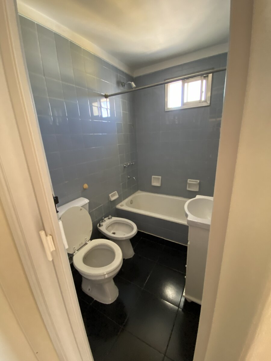 Venta de Departamento 3 ambientes zona avellaneda Centro, contrafrente muy luminoso. Con Locación. — foto 6
