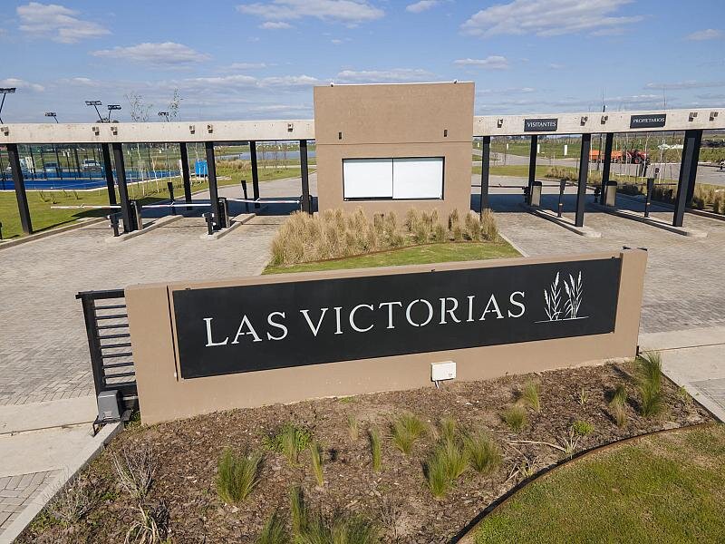 Oportunidad Lote a la laguna en Barrio privado "Las Victorias", Canning - 771m² - 1