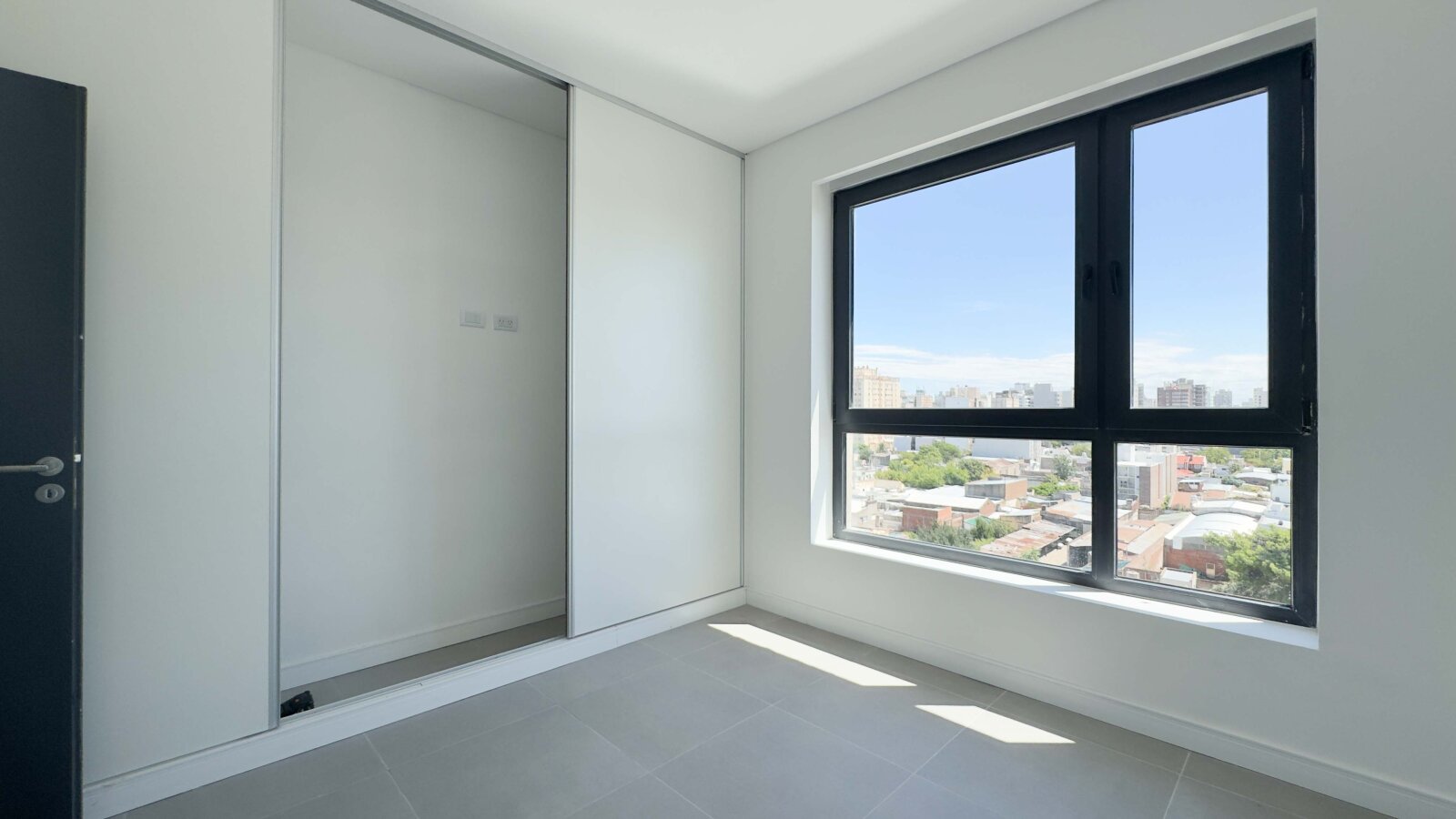 General Paz y Corrientes- 1 dorm c/balcón 54m2 - 20