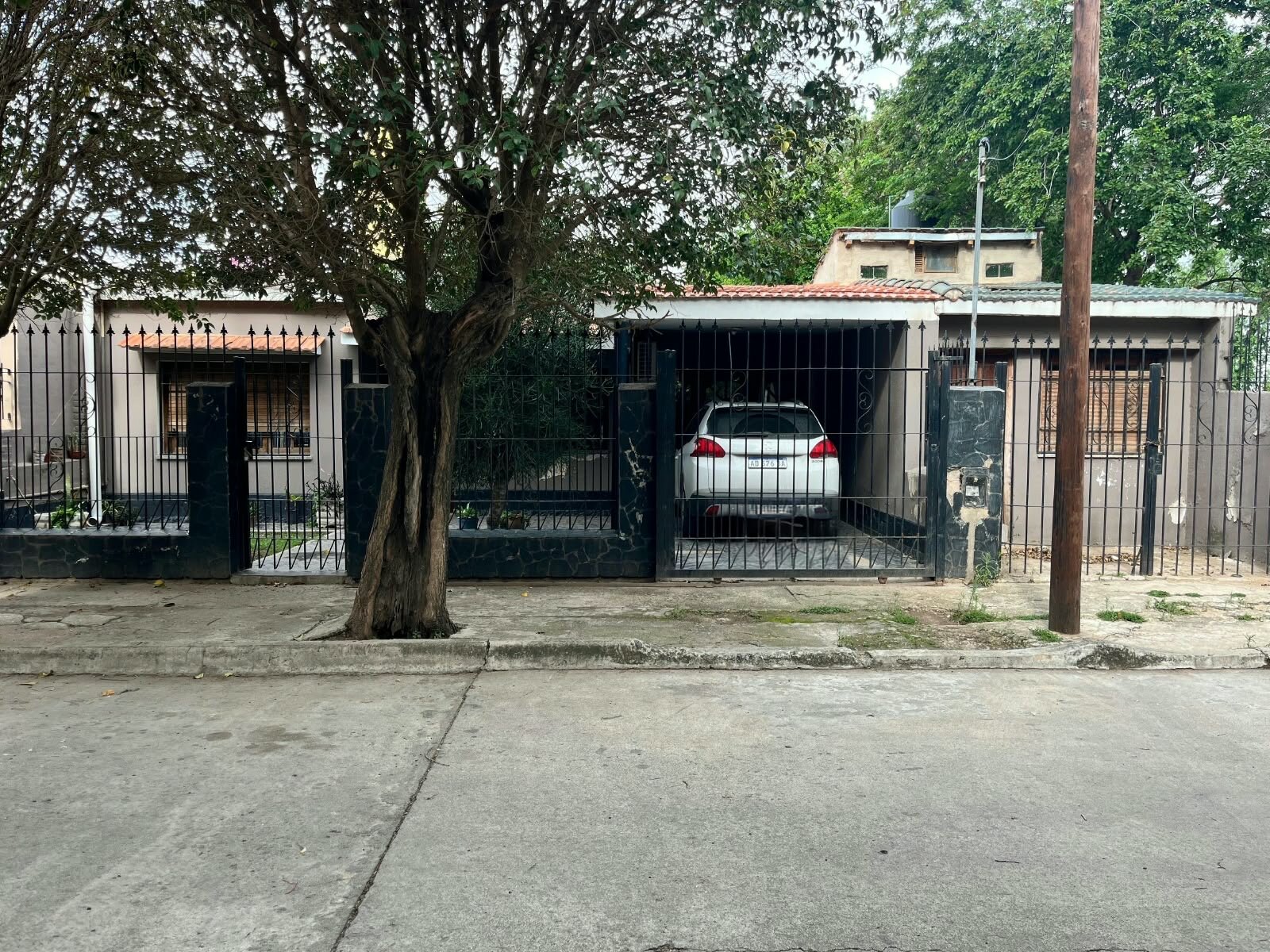 VENDO CASA MÁS DEPARTAMENTO BARRIO ITUZAINGÓ