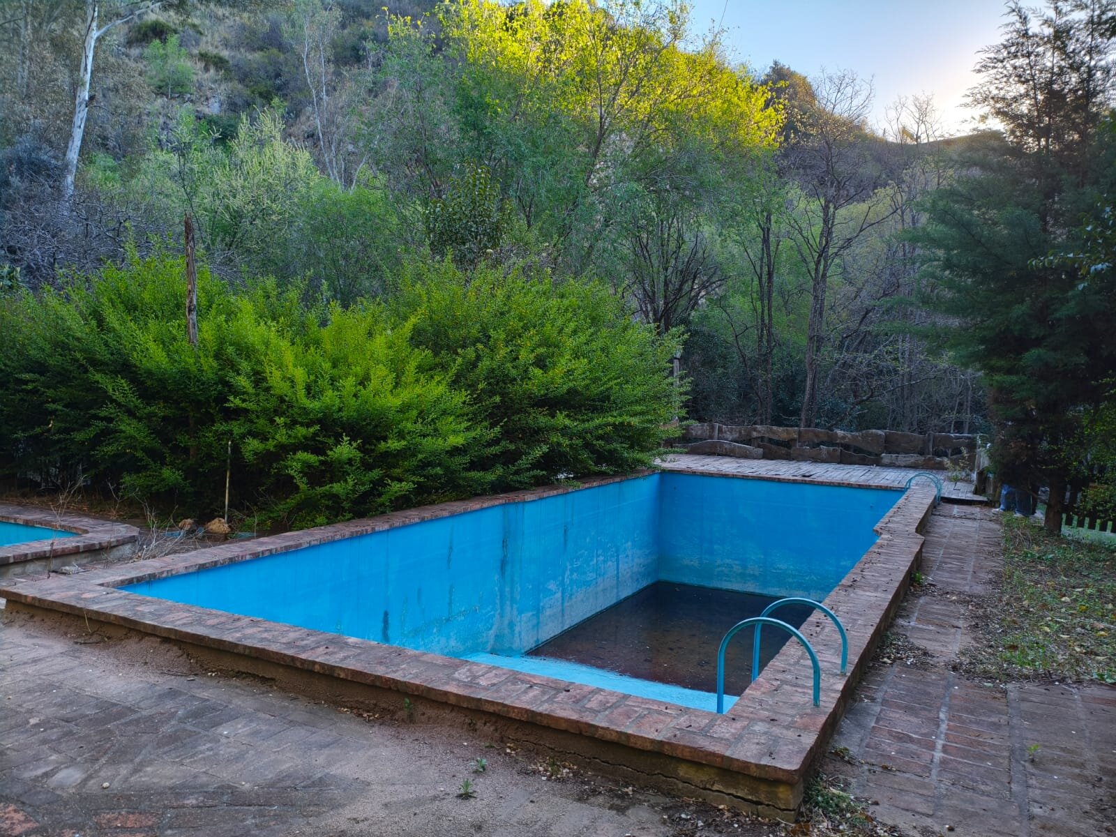 COMPLEJO DE CABAÑAS MÁS TERRENO AMPLIO - 13