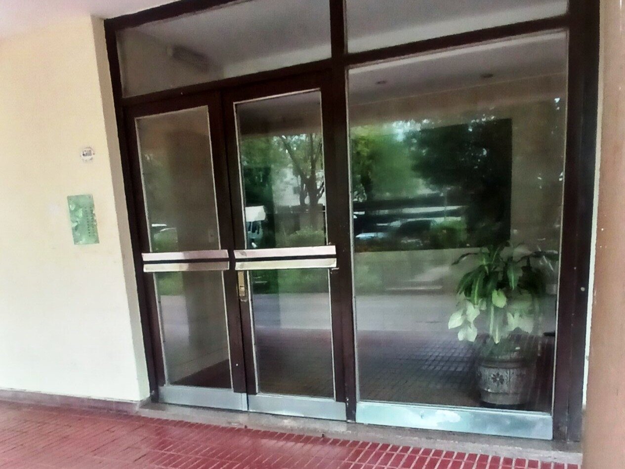 DEPTO 3 AMBIENTES ALQUILER V. LUGANO Bº NAGERA SOBRE AUTOPISTA MUY LUMINOSO AL FRENTE RECIEN PINTADO — foto 2