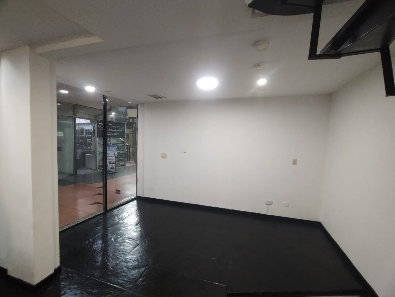 Alquiler Local comercial en Galería Rustique - 3 Plantas - 53m² - Retiro - 4