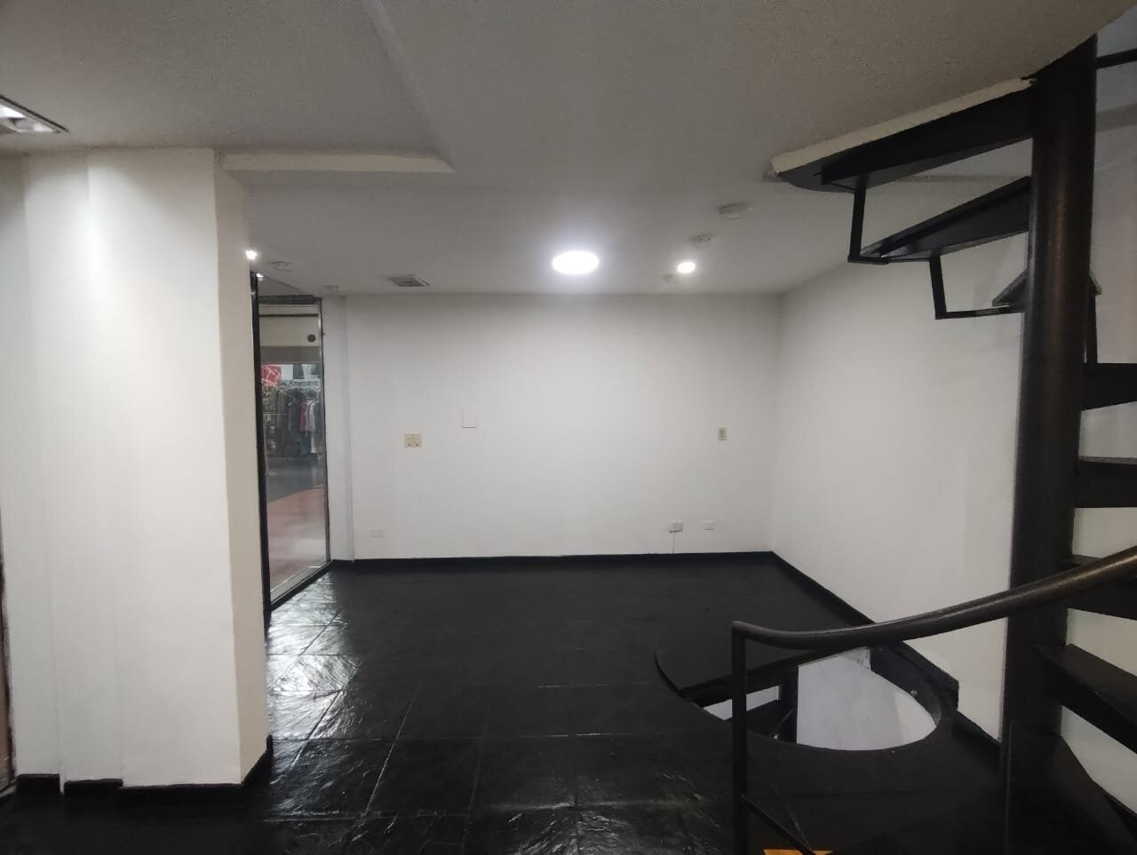 Alquiler Local comercial en Galería Rustique - 3 Plantas - 53m² - Retiro - 8