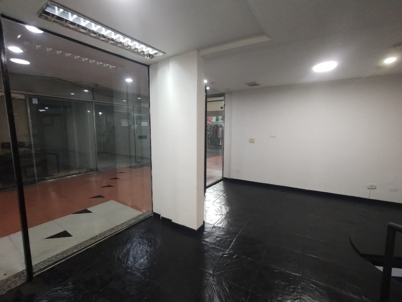 Alquiler Local comercial en Galería Rustique - 3 Plantas - 53m² - Retiro - 5