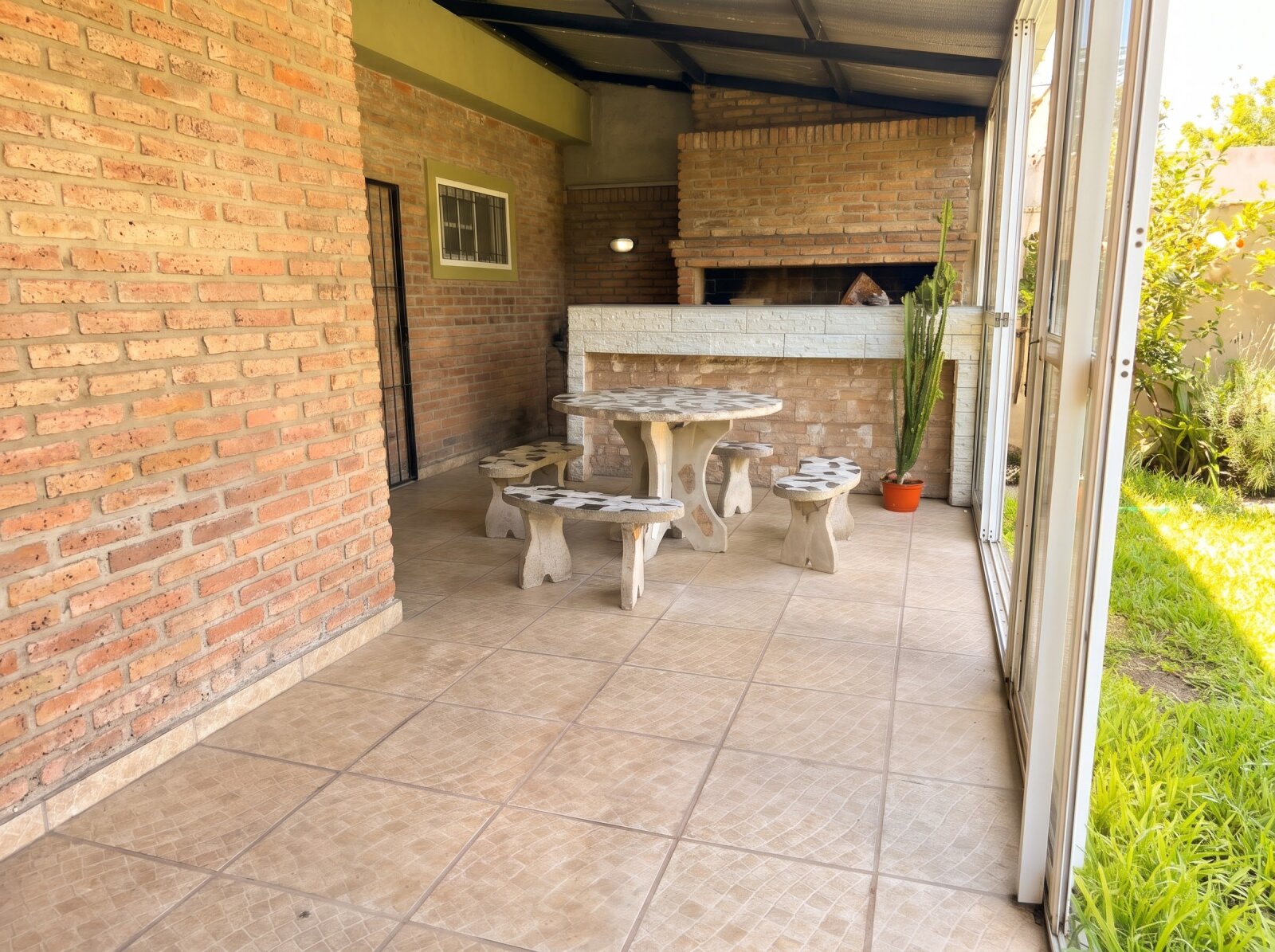 HERMOSA CASA DE 4 DORMITORIOS EN ALVEAR — foto 13