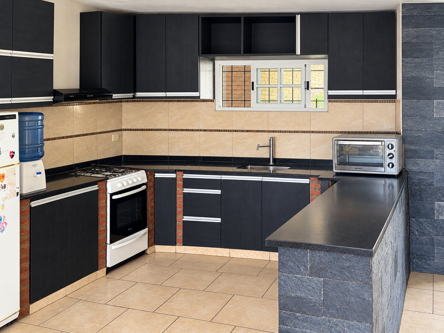 HERMOSA CASA DE 4 DORMITORIOS EN ALVEAR — foto 6