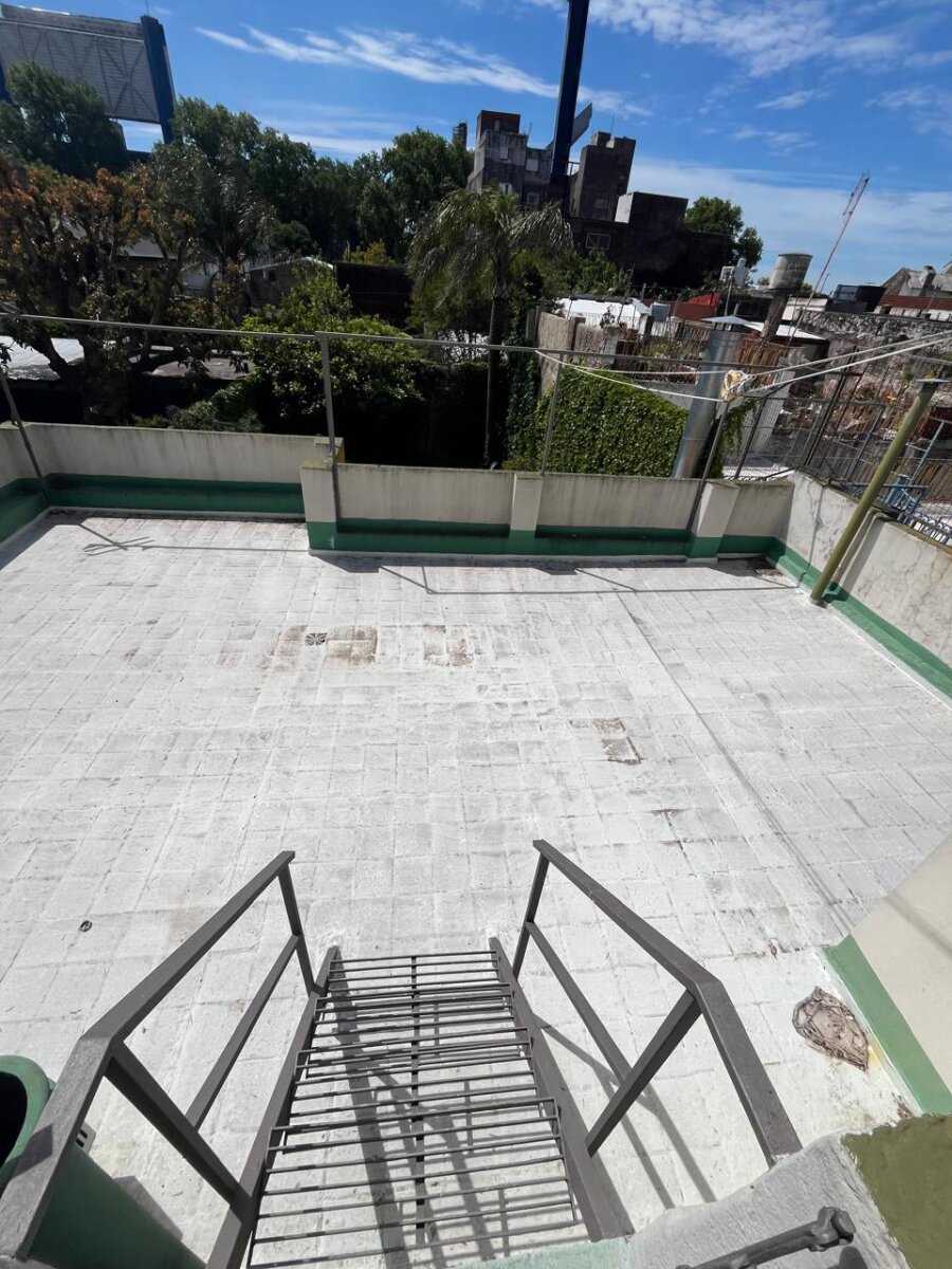 Arroyito Rio. Dos Plantas con Jardín. - 29