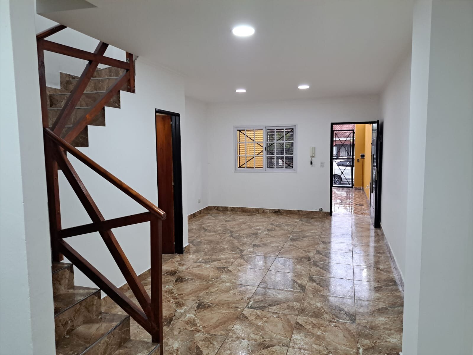Duplex de 3 ambientes con cochera, patio y parrilla — foto 4