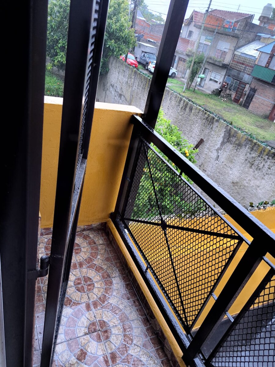 Duplex de 3 ambientes con cochera, patio y parrilla — foto 15