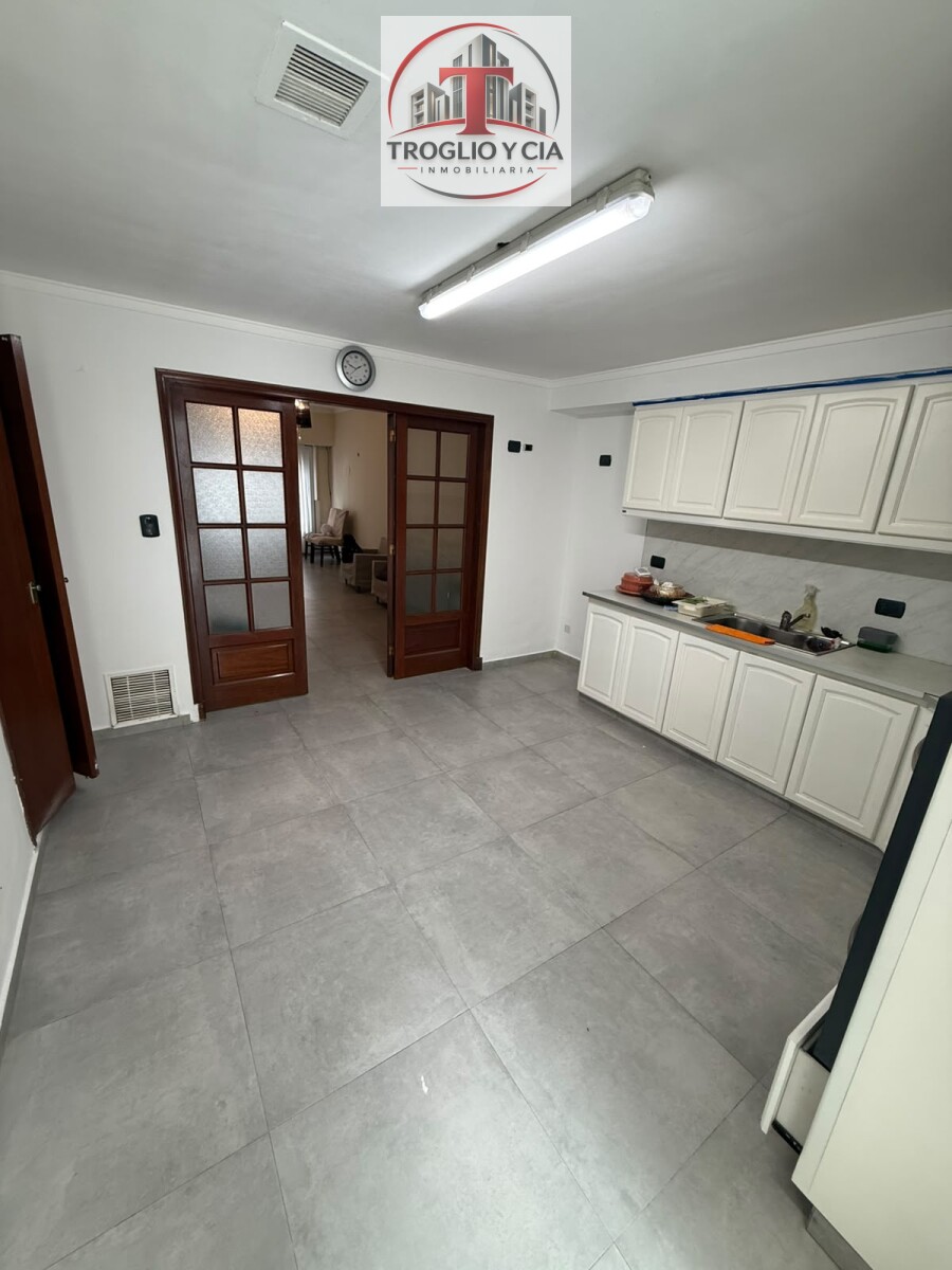 CASA DE 4 AMBIENTES - APTO PROFESIONAL