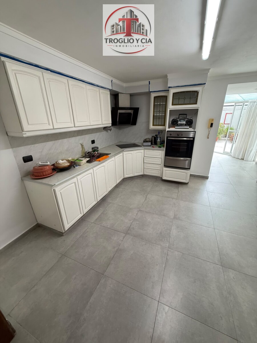 CASA DE 4 AMBIENTES - APTO PROFESIONAL — foto 12