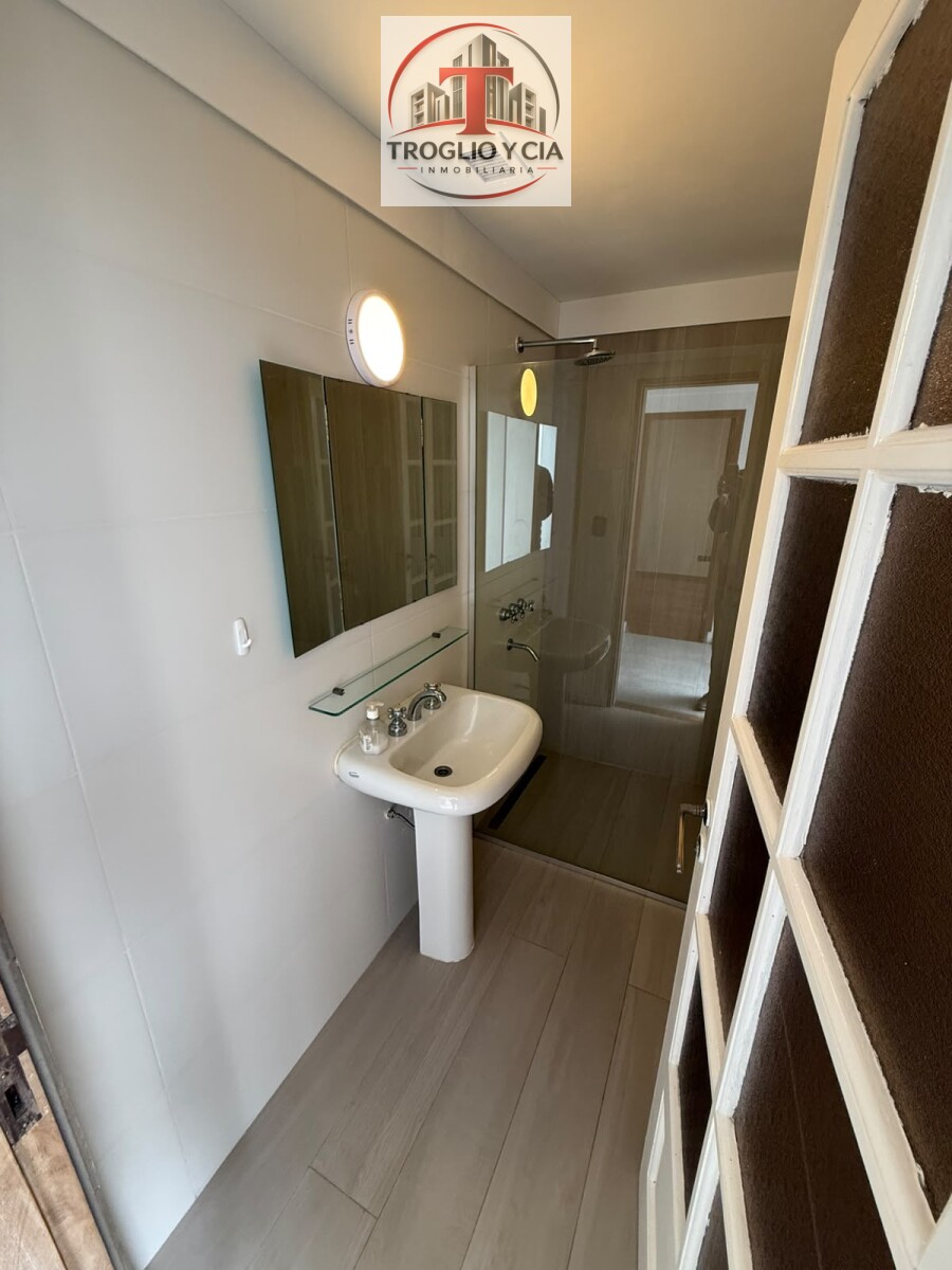 CASA DE 4 AMBIENTES - APTO PROFESIONAL — foto 10