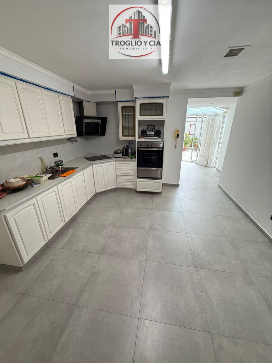 CASA DE 4 AMBIENTES - APTO PROFESIONAL — foto 11