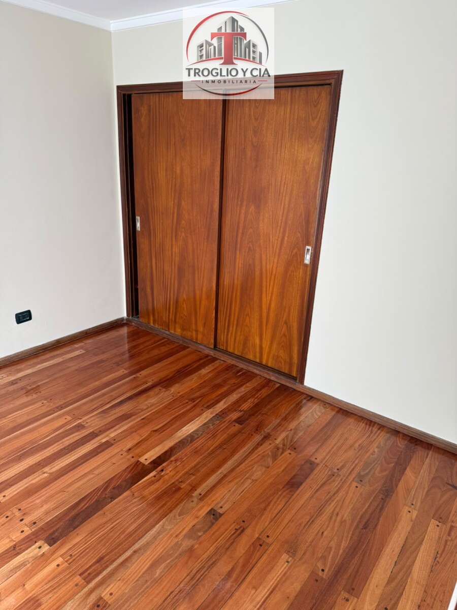 CASA DE 4 AMBIENTES - APTO PROFESIONAL — foto 8