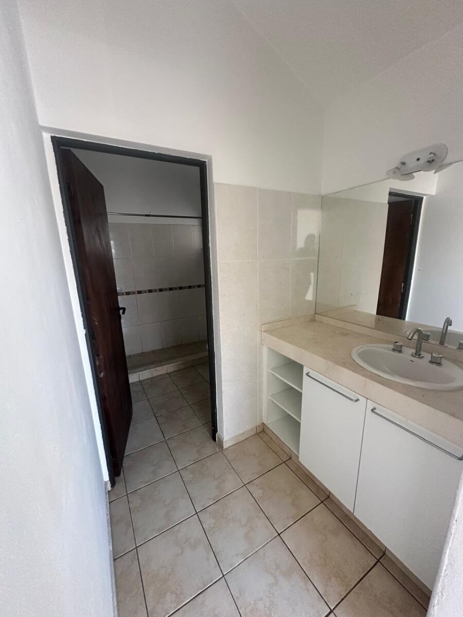 Departamento Dos Dormitorios con Cochera y Balcon Parrilla en Alquiler - Villa Carlos Paz — foto 8