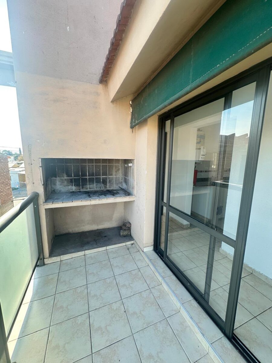 Departamento Dos Dormitorios con Cochera y Balcon Parrilla en Alquiler - Villa Carlos Paz — foto 2