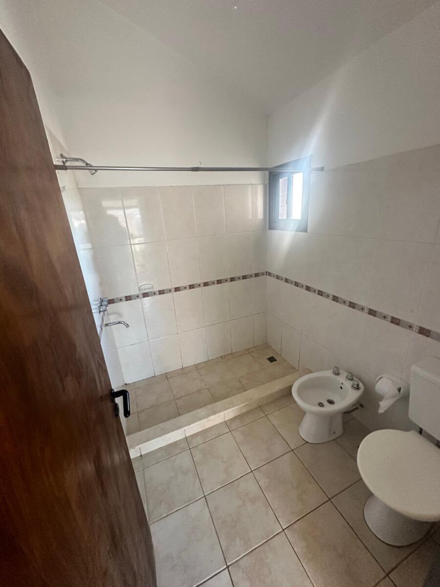 Departamento Dos Dormitorios con Cochera y Balcon Parrilla en Alquiler - Villa Carlos Paz — foto 9